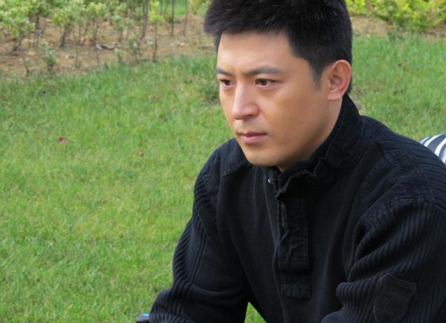 贾玲和岳云鹏的原名，贾玲胖成表情包