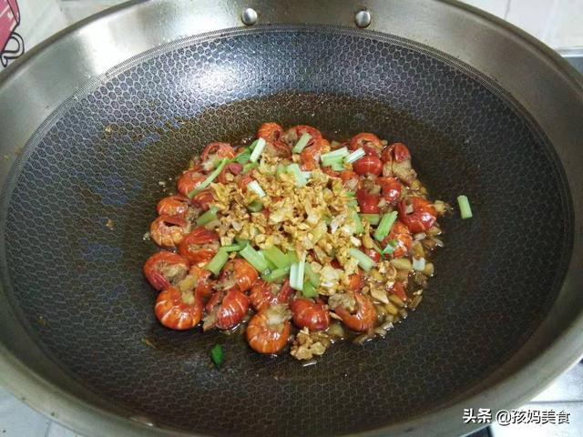 龙虾尾怎么做好吃蒜香的，龙虾尾新吃法自己在家做