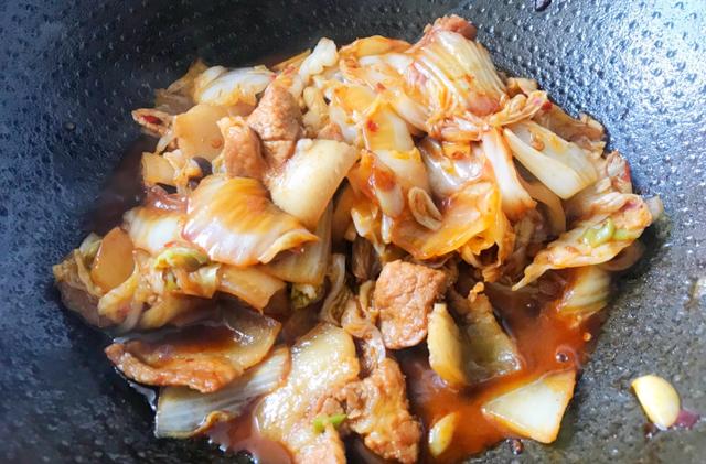 五花肉和大白菜怎样炒好吃，家常菜大白菜炒肉的做法