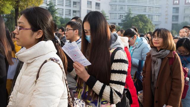公务员晋升年限表，公务员晋升年龄表（公务员一般晋升年龄）
