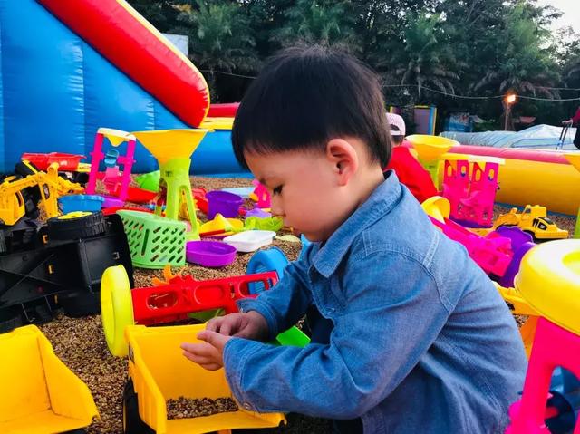 西双版纳江边夜市，西双版纳最火爆的夜市（到西双版纳一定要知道的五件事）