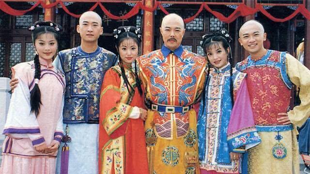 老还珠格格24年后演员今昔对比，24年后周杰被逼成了农民
