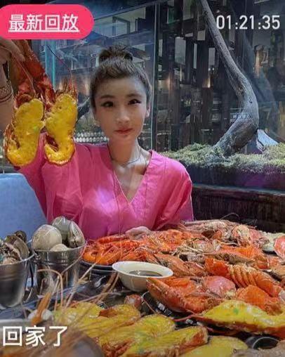 連吃自助餐3小時後，自稱食量大的網紅吃播，反被3處細節打臉 娛樂八卦吃瓜 第6张