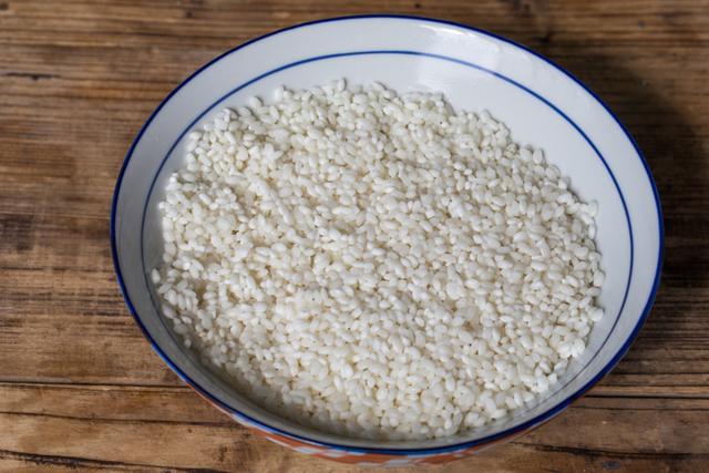 腊排骨炖什么好吃，腊排骨里面炖什么最好窍门（中国传统文化中的一道美食）