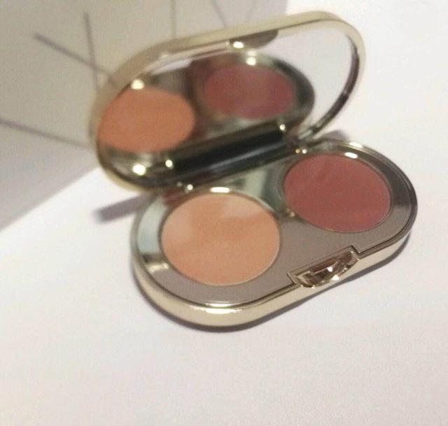 腮红膏哪个好用又持久不掉色，腮红膏它的优点是与肌肤更贴合