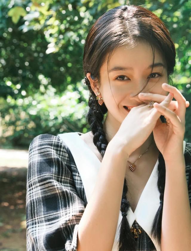 减龄直发发型，你适合“直发”还是“卷发”