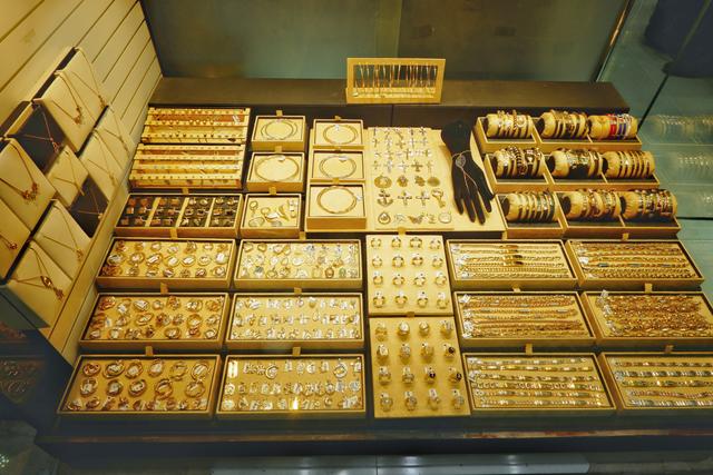 迪拜的黄金为何便宜，迪拜黄金市场多土豪