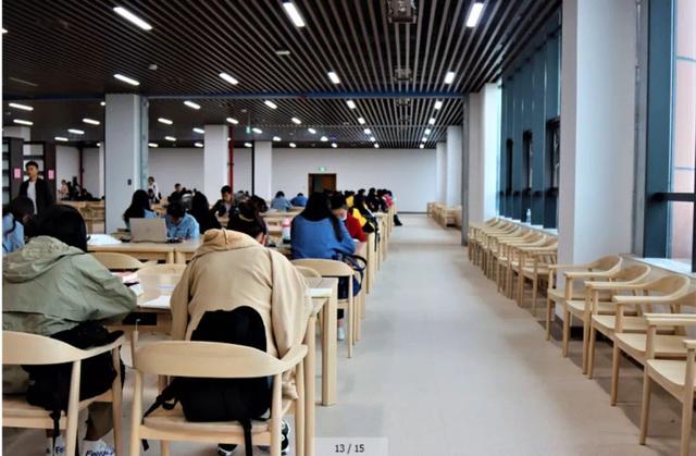 河南科技大学图书馆是最大的，河南理工大学新图书馆建成并投入使用