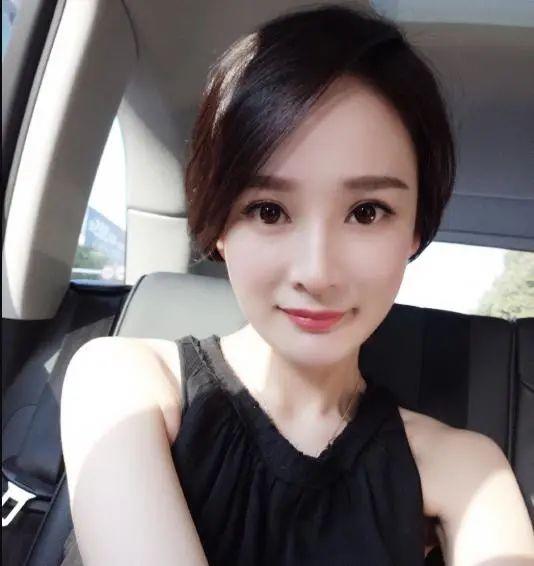 杨幂替身卓亨瑜微博号，杨幂替身卓亨瑜微博晒近照