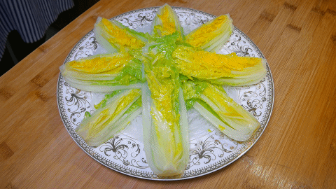 娃娃菜跟粉丝怎么做的，加入蒜蓉和粉丝