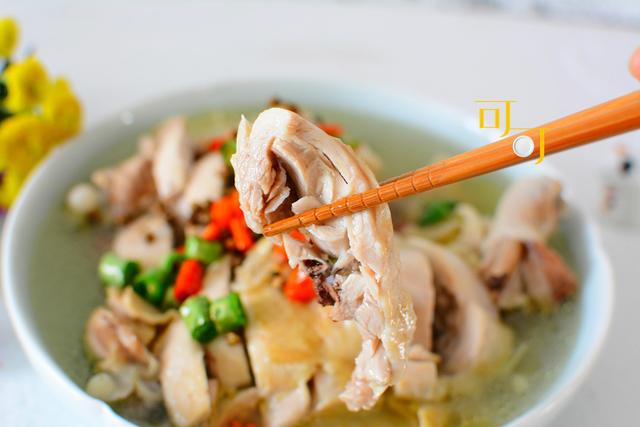 椒麻石锅鸡做法，做一碗藤椒鸡肉吧