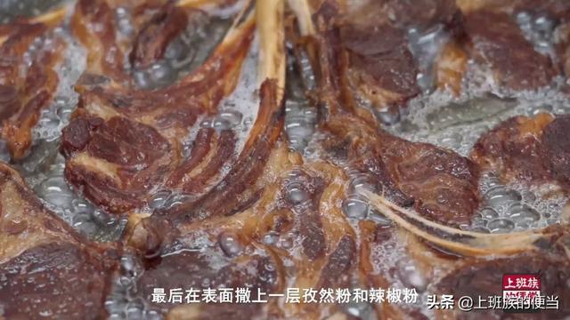 家庭烤羊排的做法，家庭版烤羊排做法味道太鲜美了（皮酥肉嫩的家庭版烤羊排）
