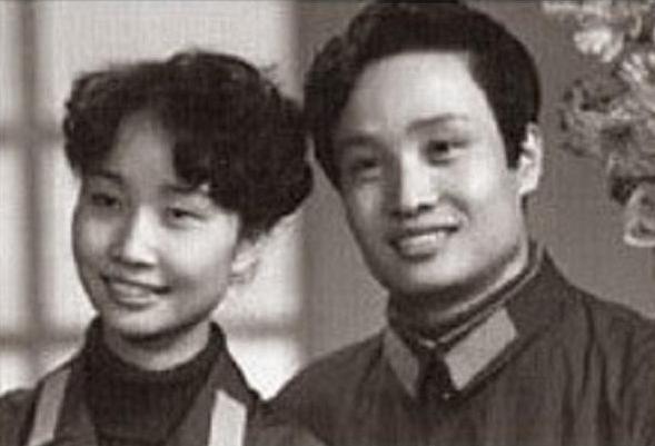 阎维文个人简历及家人，小白杨阎维文25岁娶初恋