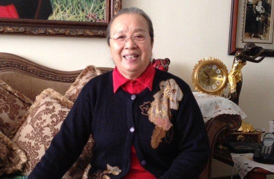 容嬷嬷李明启罕见近况曝光，86岁“容嬷嬷”李明启逛菜市场