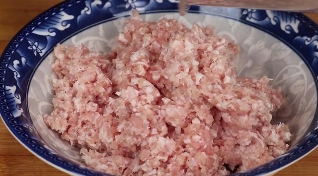 如何调饺子馅好吃，怎么调饺子馅好吃又嫩窍门