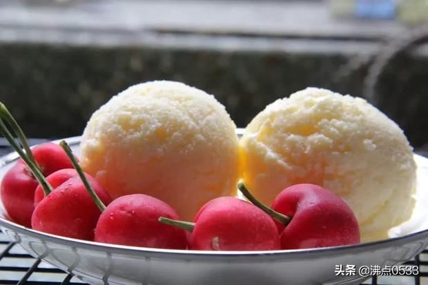 怎样制作好吃又简单的冰淇淋呢，想吃冰淇淋别再出去买
