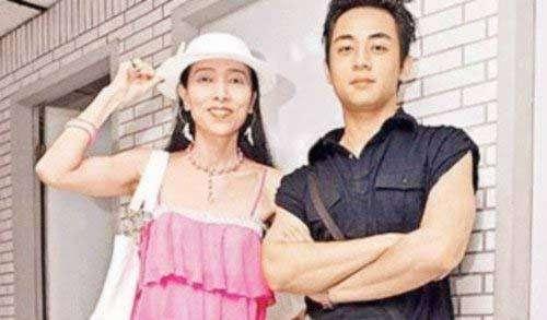 许纯美现在在哪里，2003年5婚5离的许纯美