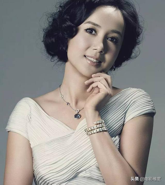 蒋雯丽年轻时的颜值，出道后惊艳了30年