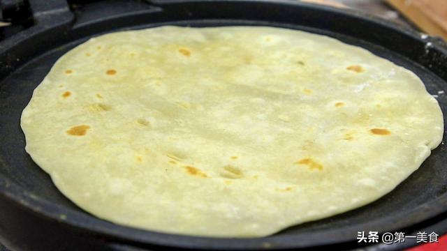 河南烙馍的做法最正宗的做法，薄皮透亮口感劲道十足