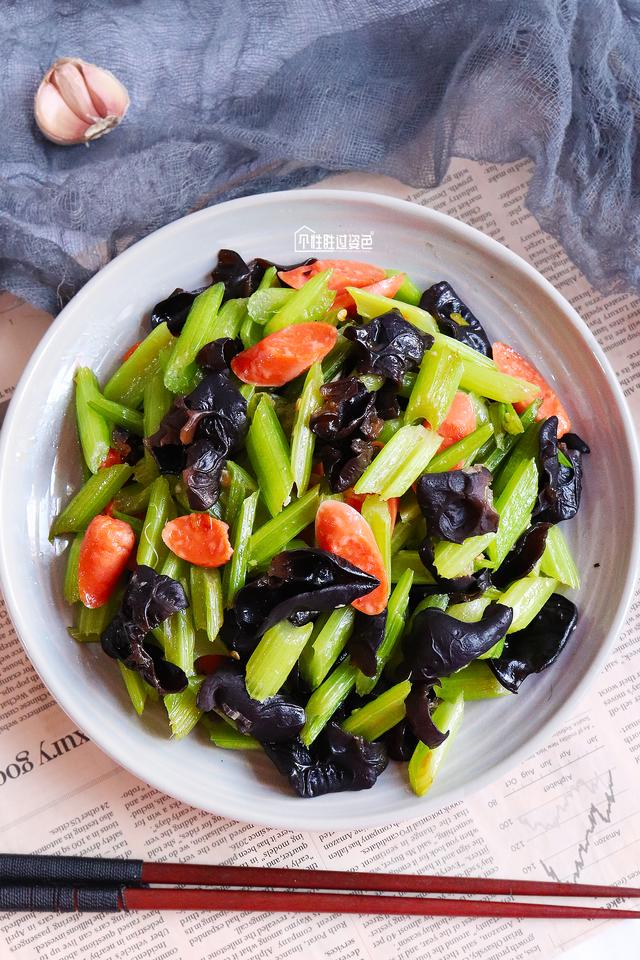 芹菜木耳做法大全家常窍门，芹菜和木耳搭配