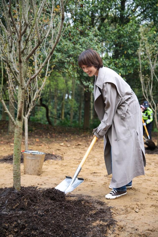 43歲袁泉近照曝光！穿魚尾裙亮相活動優雅又高貴，氣質難模仿 娛樂八卦吃瓜 第7张