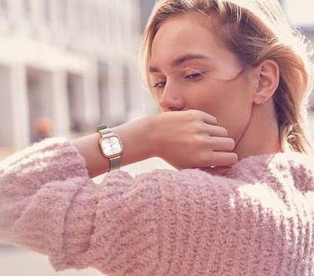 女生手表戴左手还是右手，女生戴手表一般戴左手还是右手