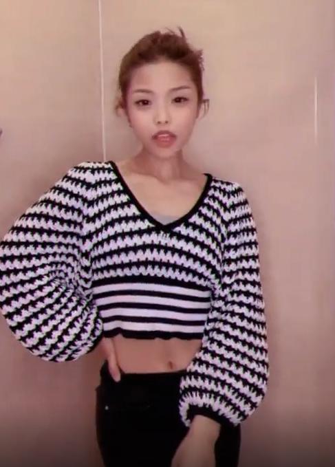 莫小贝 王莎莎，莫小贝素颜照（饰演女法官红唇配西装）