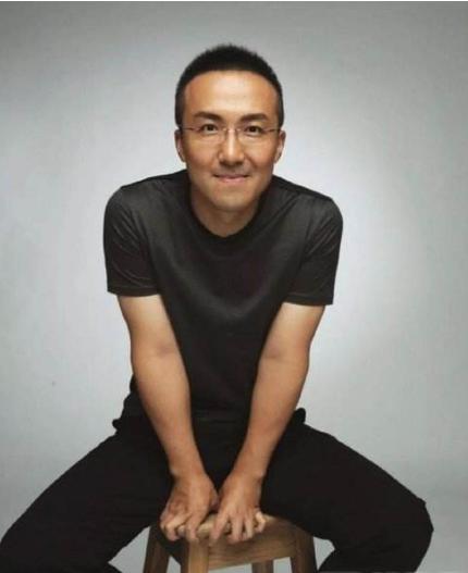 张萌携夫合体真低调，张萌丈夫