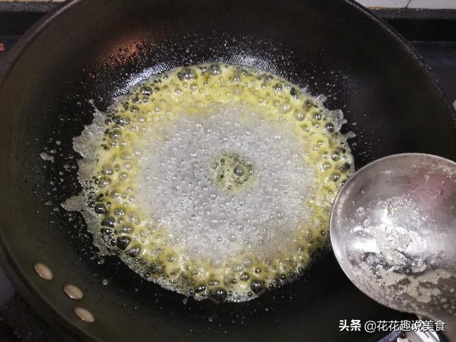 炒糖色用油还是水，炒糖色用油方法