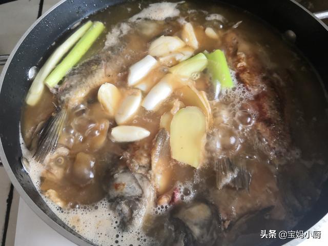 怎么做烧鱼最简单又好吃，学会这道菜全家都夸你是大厨