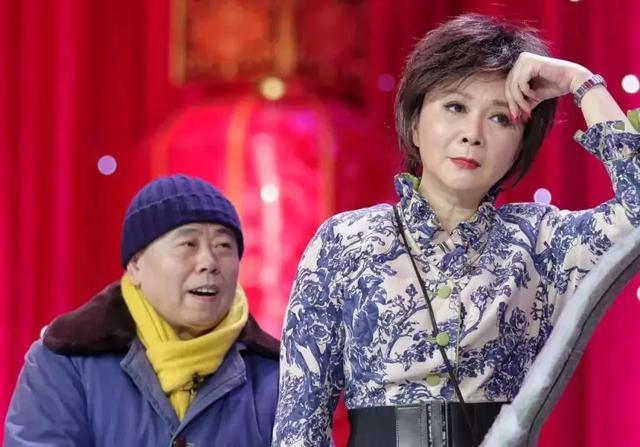 蔡明年轻时的真实身材，看看55岁蔡明老师的身材