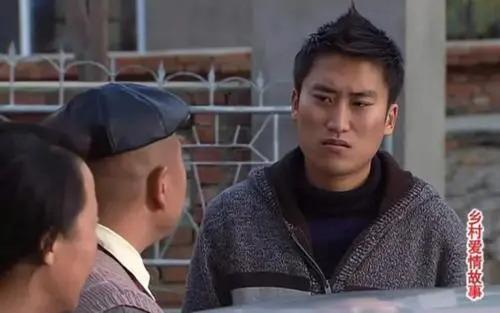 赵玉田扮演者吴云飞的老婆是谁，父亲是赵本山兄弟