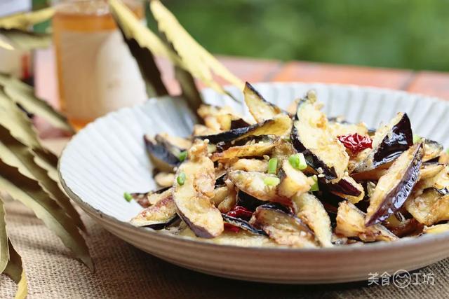 炸茄子简单酥脆好吃不吸油，炸茄子多3步外酥里嫩