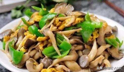 干煸辣椒鸡丁怎么做好吃，学会这几道软烧黄辣丁