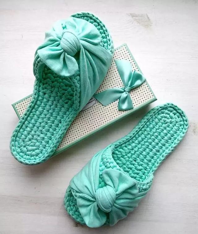 适合新手钩织的毛线拖鞋教程，家里有织女拖鞋不用买