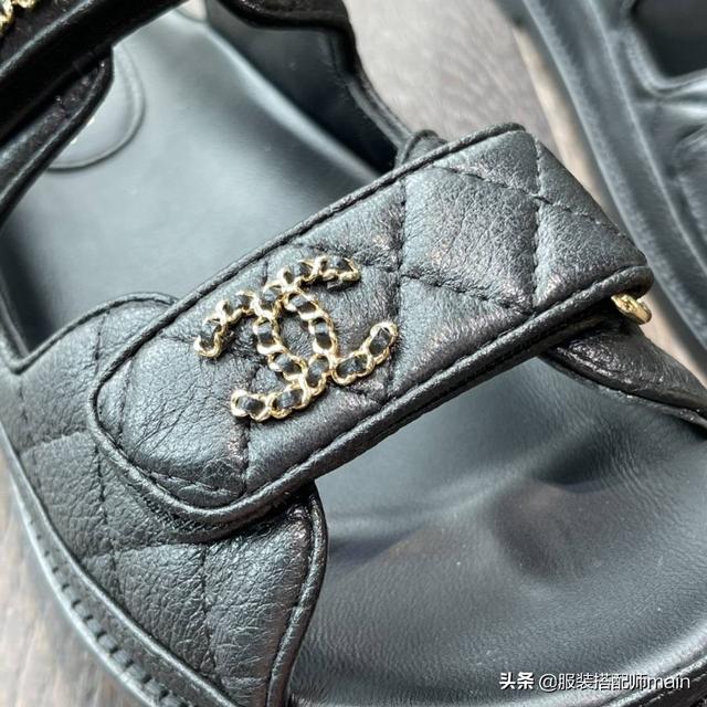 最好穿的粗跟凉鞋推荐，这4双大牌老爹凉鞋看着平平无奇