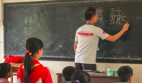 农村支教老师的真实生活，支教老师的“快乐生活”