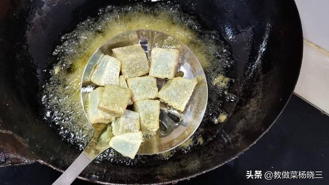 辣椒炒鸡蛋的做法，最简单的辣椒炒鸡蛋的做法（简单又下饭的青椒炒鸡蛋）