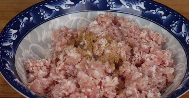 如何调饺子馅好吃，怎么调饺子馅好吃又嫩窍门