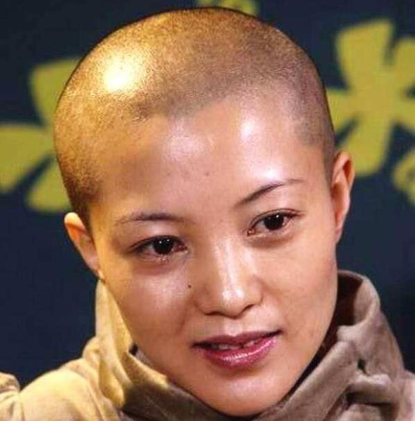 谢雨欣的黑历史，被“逃犯”捧“上位”的谢雨欣