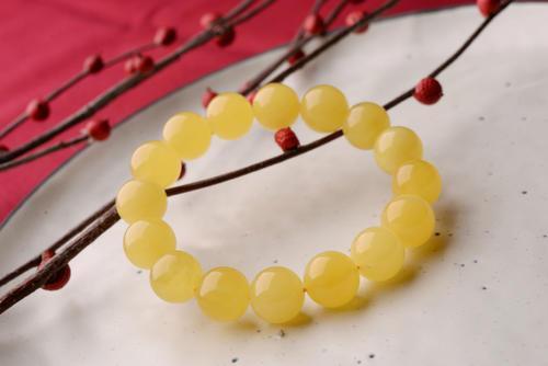 蜜蜡和琥珀的区别，蜜蜡和琥珀最简单的区别