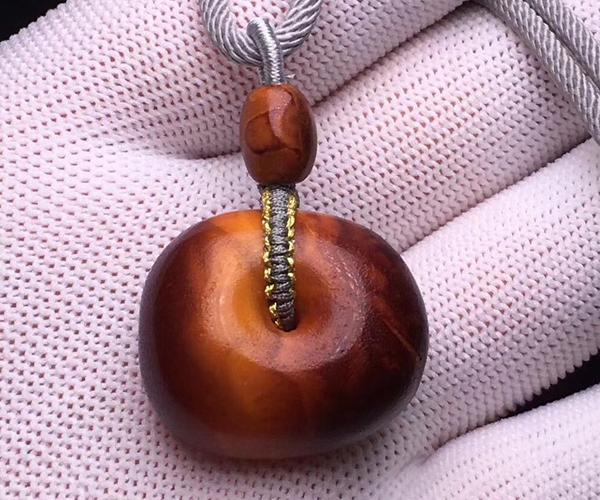 琥珀形成的条件，琥珀的形成过程和条件（琥珀形成需要哪些阶段）