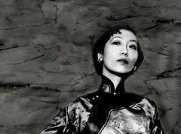 他是抗日名将一生娶妻四十余名，一生娶了40个老婆