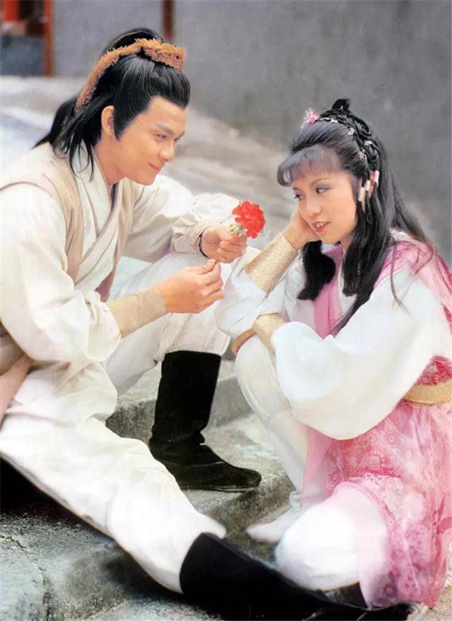 黄日华主演的电视剧，黄日华评分最高的8部电视剧（周润发成就了黄日华）