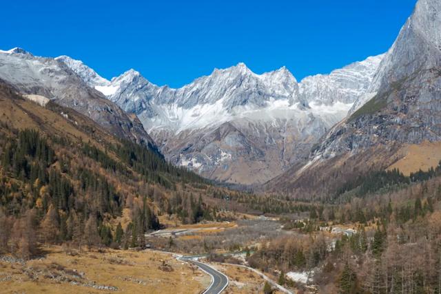 川西旅游攻略理塘，除了被丁真带火的理塘