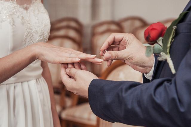 最简单的订婚仪式流程，婚奢汇简单舒服的订婚流程是怎样的
