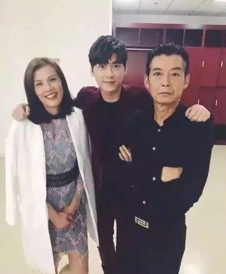 明星与父母合照，杨迪刘诗诗