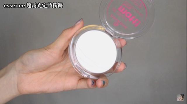 调整肤色的控油蜜粉，一款能够满足不同肤色需求的散粉——纪梵希明星四宫格散粉1号