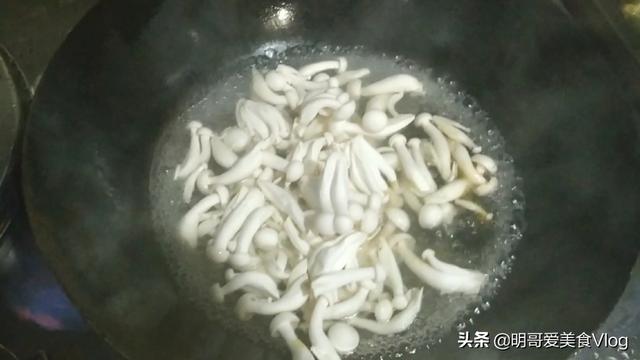 海鲜菇汤做法简单，低脂又营养❗️巨好喝的裙带菜鸡蛋海鲜菇汤❗️