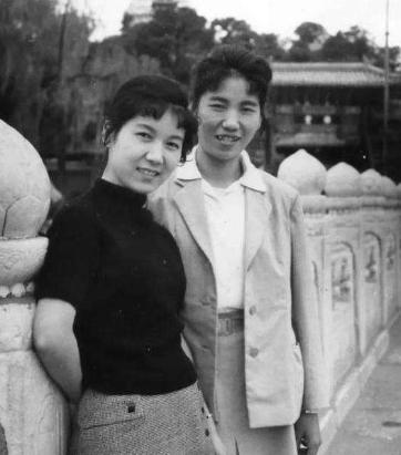杜十娘跳江后被谁救，杜十娘死前怒扔百宝箱